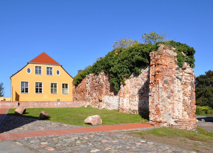 Średniowieczne mury miejskie w Wolinie
