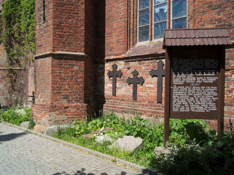Lapidarium przy kościele pw. Matki Bożej Częstochowskiej w Darłowie
