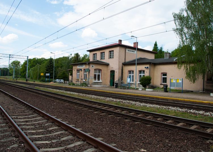 Dworzec kolejowy w Bierzwniku.