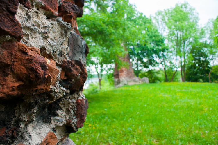 Ruiny Zamku w Drawnie to pozostałość po zamku wybudowanym przez braci Wedlów w roku 1296