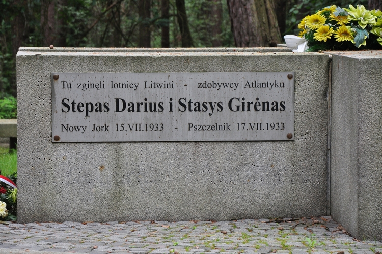 Pomnik lotników litewskich w Pszczelniku 