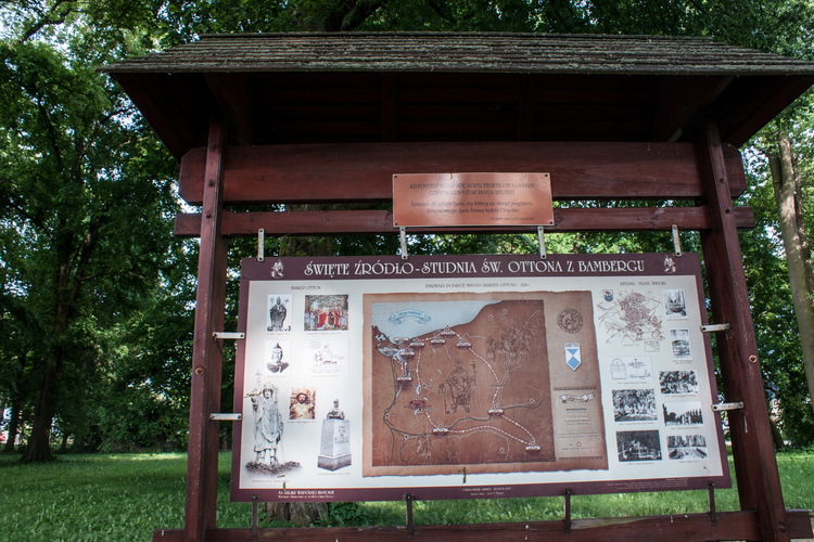 Park i studnia św. Ottona - tablica informacyjna