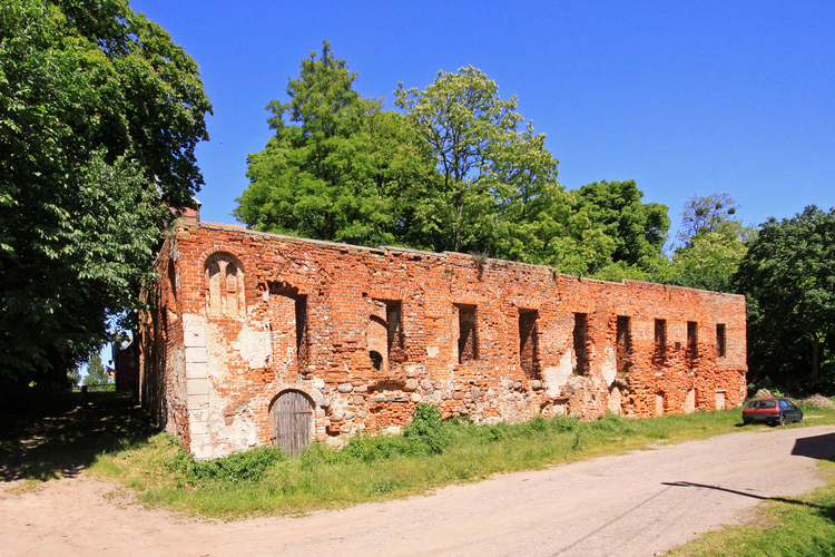 Ruiny klasztoru augustianów w Policach-Jasienicy