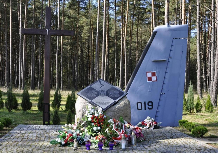 The_Monument_to_the_Victims_of_the_CASA_C_295M_Plane_Crash_EN