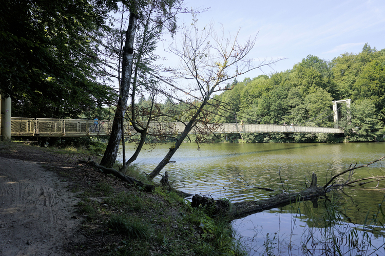 Jezioro Raduńskie - wiszący most
