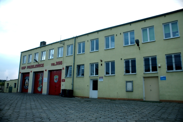 Budynek w którym znajduje się Gminna Biblioteka Publiczna w Przelewicach.
