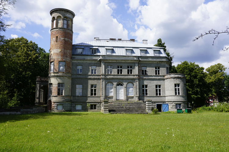 Pałac neorenesansowy z początku XX w. , Dłusko
