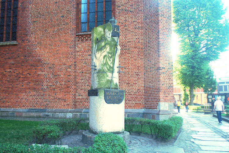 Pomnik arcybiskupa Marcina Dunina