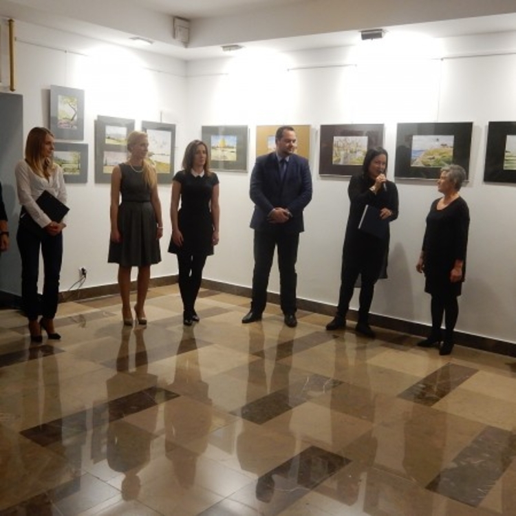 Galeria Ratusz Oficjalne otwarciewystawy malarstwa Justyny Gałązki i Alicji Gałązki 2016.jpg