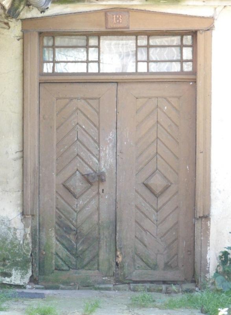 XIX-wieczne, dwuskrzydłowe drzwi klepkowez nadświetleniem, dom mieszkalny nr 13, w Nowym Borku.JPG
