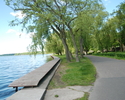Na zdjęciu widnieje Jezioro Nowogardzkie, widok od promenady.                                                                                                                                           