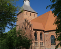 Zdjęcie przedstawia kościół pw. św. Stanisława Kostki w Cisowie od strony zachodniej.                                                                                                                   