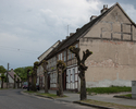Zdjęcie przedstawia teren starego miasto w Widuchowej. Na pierwszym planie widoczne są ryglowe domy przy ul. Grunwaldzkiej.                                                                             