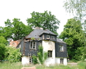 Na zdjęciu widnieje zabytkowy budynek mieszkalny z wieżą przy ul. Głowackiego 5, widok od strony podwórka.                                                                                              