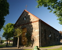 Na zdjęciu znajduje się główne wejście do kościoła pw. Najświętszej Marii Panny.                                                                                                                        