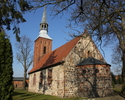 Zdjęcie przedstawia boczną ścianę oraz tył kościoła.                                                                                                                                                    