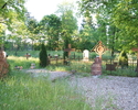 Na zdjęciu widać nagrobki odresteurowanego cmentarza z grobami polskimi i niemieckimi.                                                                                                                  