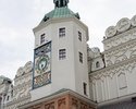 Zdjęcie przedstawia Zamek Książąt Pomorskich w Szczecinie. Na pierwszym planie widać wieżę zegarową.                                                                                                    
