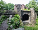 Zdjęcie przedstawia ruiny wieży Quistorpa w Szczecinie. Na pierwszym planie widać boczne schody, które prowadziły na taras.                                                                             
