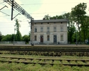Zdjęcie przedstawia dworzec kolejowy w Rębuszu                                                                                                                                                          