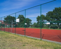 Zdjęcie przedstawia boisko wielofunkcyjne "Blisko boisko" w Darłówku Zachodnim - nadmorskiej dzielnicy Darłowa.                                                                                         