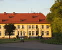 Zdjęcie przedstawia pałac w Ostrowcu.                                                                                                                                                                   