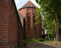 Zdjęcie przedstawiab  budynek kościoła   klasztoru  pocysterskiego .                                                                                                                                    