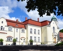 Zdjęcie przedstawia widok na pałac w Trzygłowie                                                                                                                                                         