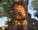 Zdjęcie przedstawia kościół pw. Podwyższenia Krzyża Św. w Ostrowcu od strony zachodniej.                                                                                                                