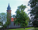 Zdjęcie przedstawia widok ogólny na kościół w Bierzwnicy od strony północnej.                                                                                                                           