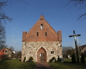 Na zdjęciu znajduję się strona wejścia kościoła, który powstał w XV w.                                                                                                                                  