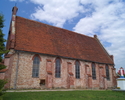 Zdjęcie przedstawia kościół pw. Matki Bożej Gromnicznej w Malechowie od strony południowej.                                                                                                             