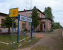 Widok przedstawia  dworzec kolejowy w Bierzwniku.                                                                                                                                                       