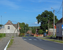 Zdjęcie przedstawia zabudowania w Kluczkowie  od strony zachodniej. Widok na skrzyżowanie z drogą do Bierzwnicy i Smardzka.                                                                             