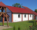 Zdjęcie przedstawia kościół pw. MB Fatimskiej w Mysłowicach, widoczna ściana boczna i osobna drewniana dzwonnica.                                                                                       