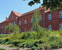 Zdjęcie przedstawia front szpitala w Połczynie -Zdroju.                                                                                                                                                 