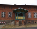 Zdjęcie przedstawia budynek Biblioteki Publicznej Gminy Sławno w Żukowie.                                                                                                                               