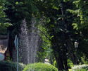 Zdjęcie przedstawia fontannę przy wejściu do parku w Połczynie-Zdroju.                                                                                                                                  
