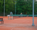 Widok przedstawia Centrum Rekreacyjno-Sportowe Choszczno - korty tenisowe.                                                                                                                              