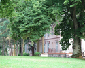 Zdjęcie przedstawia pałac w Karwicach.                                                                                                                                                                  