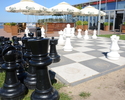 Wielkie szachy, będące jedną atrakcji kamieńskiej mariny i pobliskiej kawiarni.                                                                                                                         
