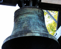 Zdjęcie przedstawia zabytkowy dzwon                                                                                                                                                                     