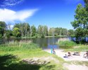 Zdjęcie przedstawia panoramę jeziora Bartoszewo.                                                                                                                                                        