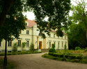 Widok przedstawia pałac w Przelewicach.                                                                                                                                                                 