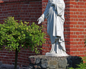 Zdjęcie przedstawia figurę Jezusa przy kościele pw. Matki Bożej Nieustającej Pomocy w Świdwinie.                                                                                                        