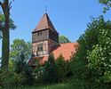 Zdjęcie przedstawia wieżę kościoła w Rokosowie widzianą od strony południowej.                                                                                                                          