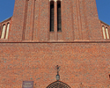Zdjęcie przedstawia front kościoła pw. Matki Bożej Nieustającej Pomocy w Świdwinie w widoku perspektywicznym.                                                                                           