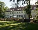 Widok przedstawia pałac w Przelewicach.                                                                                                                                                                 