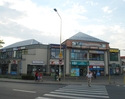 Zdjęcie przedstawia Centrum handlowe Rondo które znajduję się w dzielnicy Zdroje.                                                                                                                       