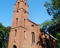 Zdjęcie przedstawia frontową stronę kościoła.                                                                                                                                                           